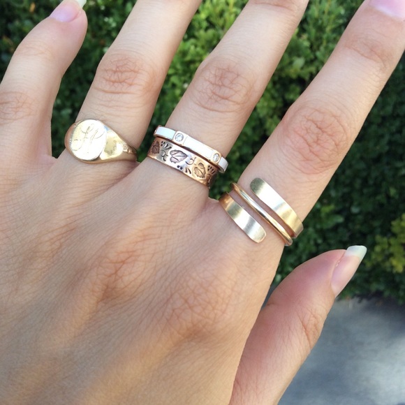 Jewelry - ⬇️$180 12k GOLD 😍 Goddess Spiral Ring!!!